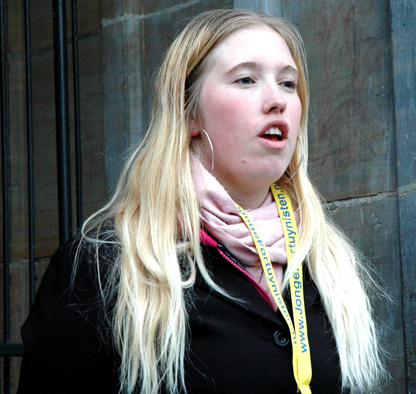 Tamara Wulffelé in 2005 in actie met de Jonge Fortuynisten